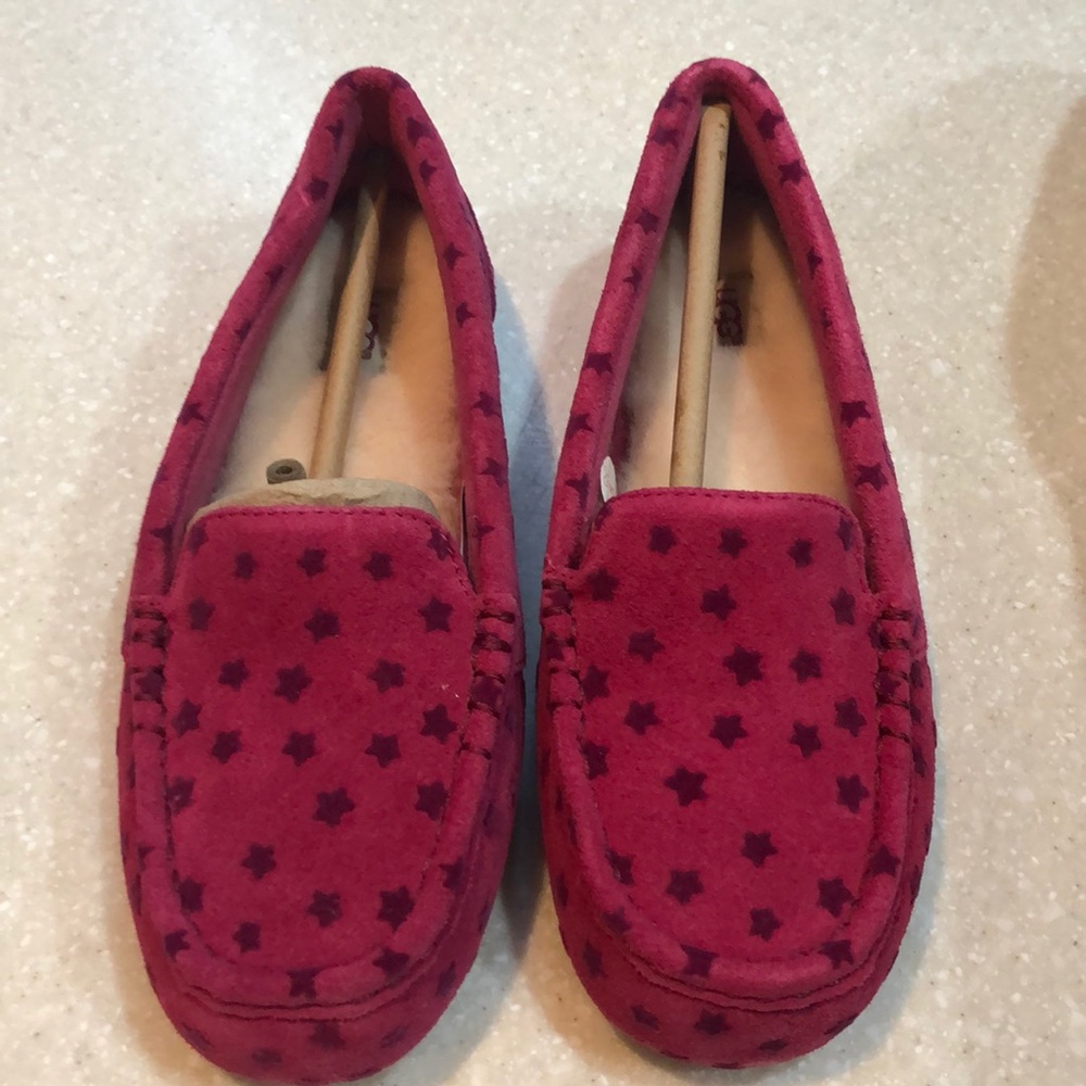 UGG slippers fuchsia with purple stars size 5 NWOT